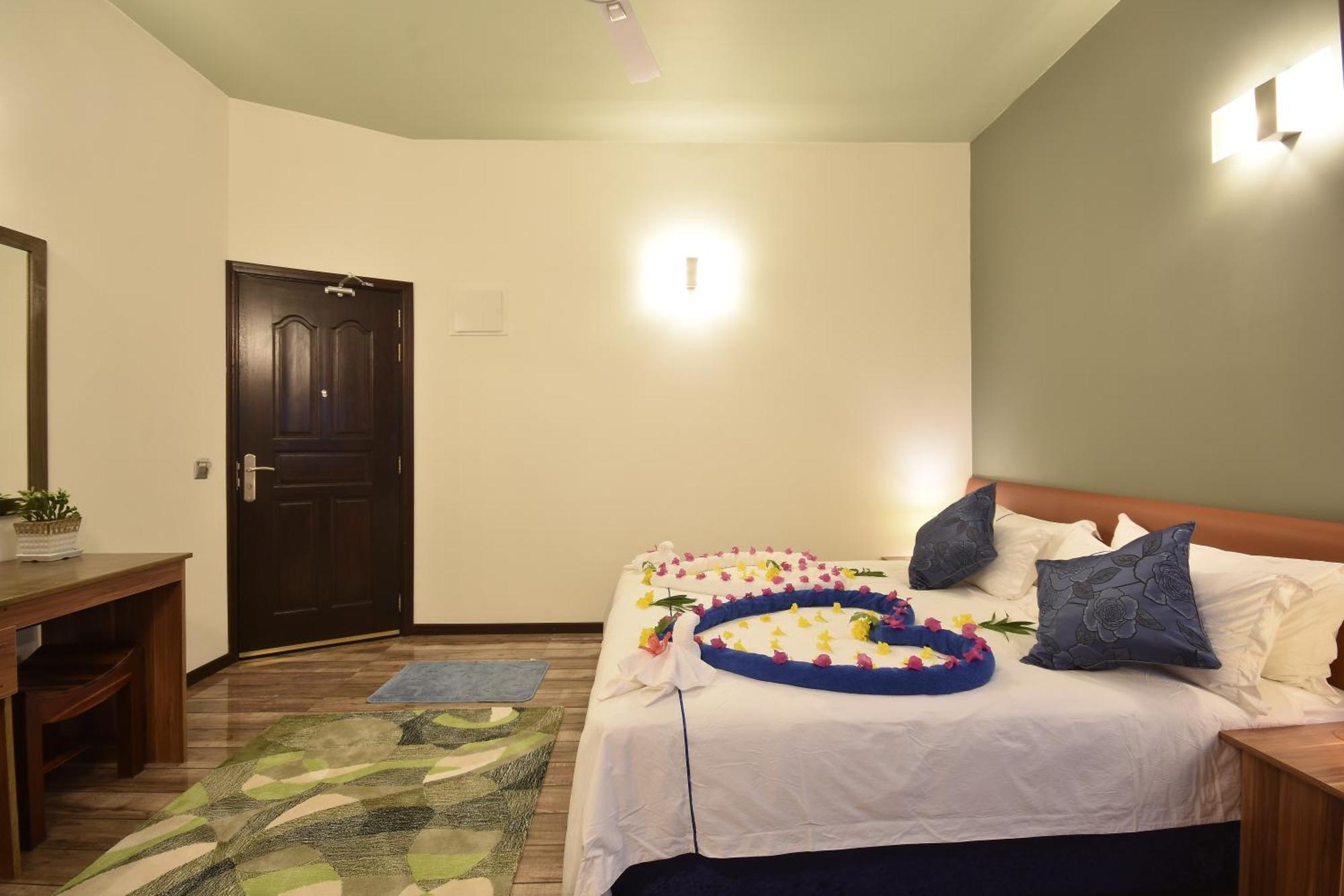 Island Home Inn Ukulhas Island Екстер'єр фото