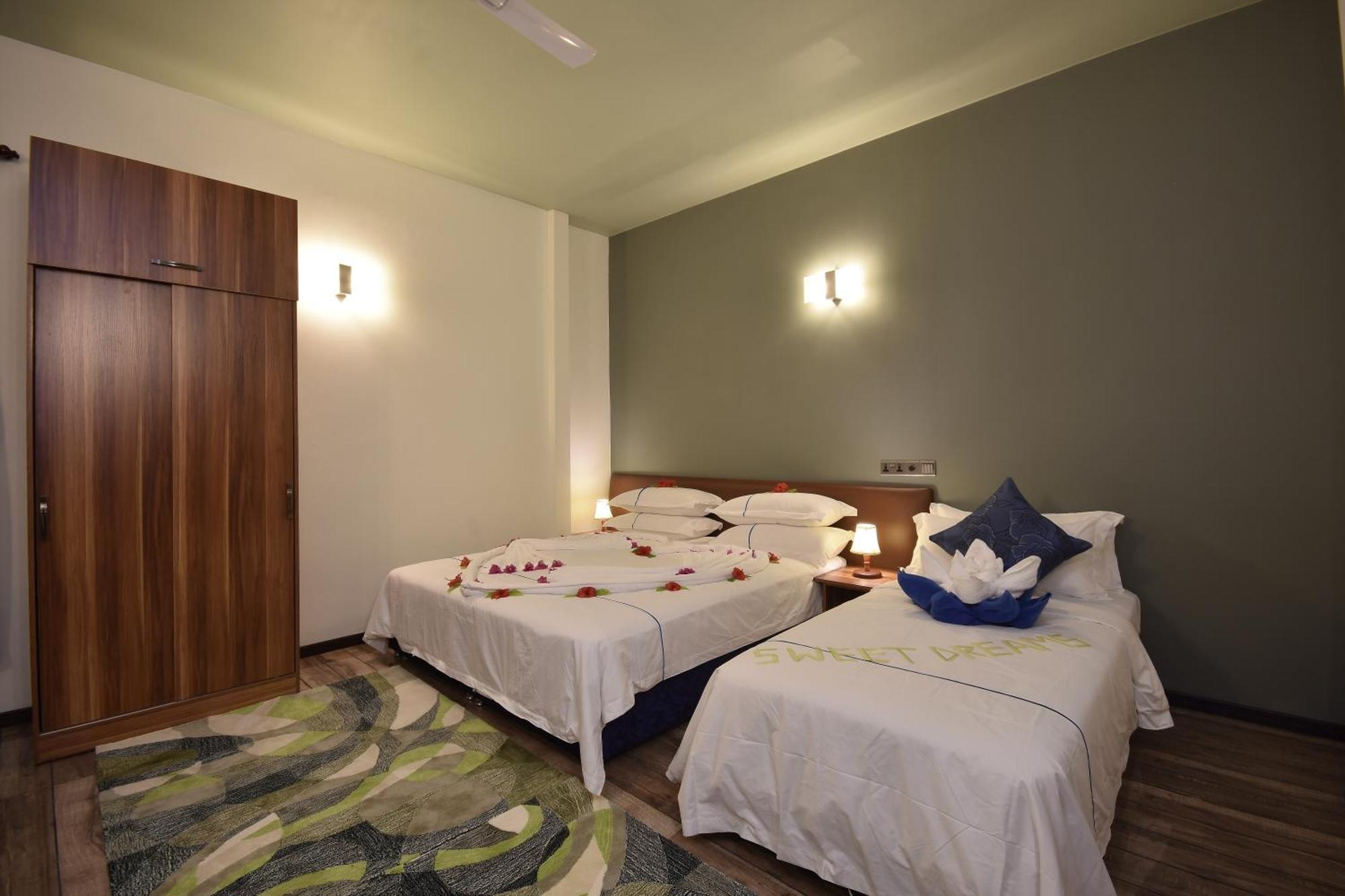 Island Home Inn Ukulhas Island Екстер'єр фото